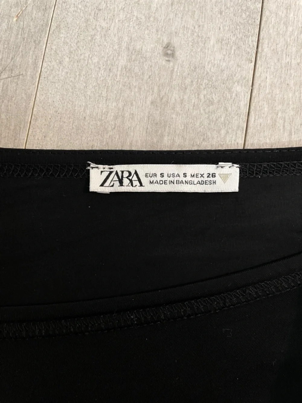 Zara Black Short Sleeve Tee - Picture 4 of 4
